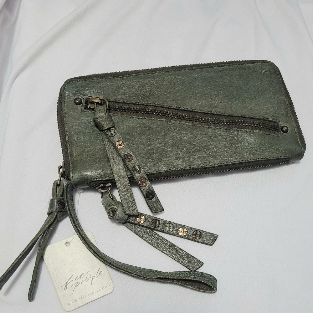 • free people wallet •